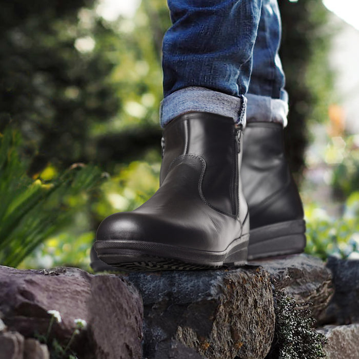 New AquaDiva Waterproof Boots - Made in Italy! // Nouvelles bottes imperméables AquaDiva - fabriquées en Italie !